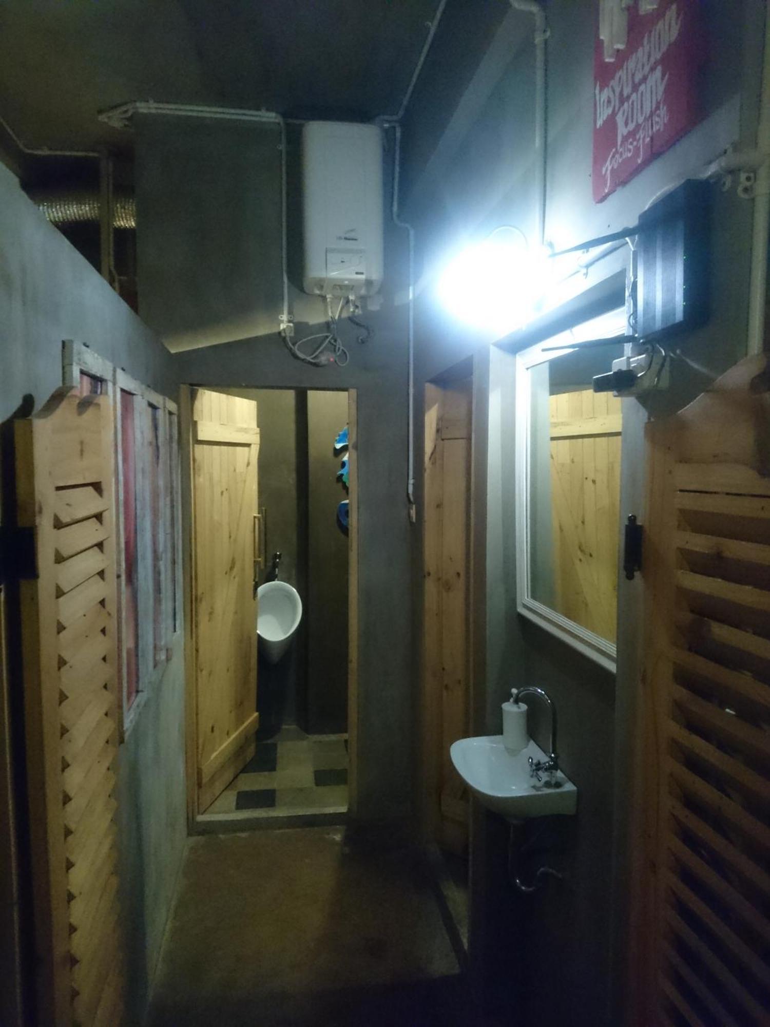 Shelter Hostel Malang Exterior photo