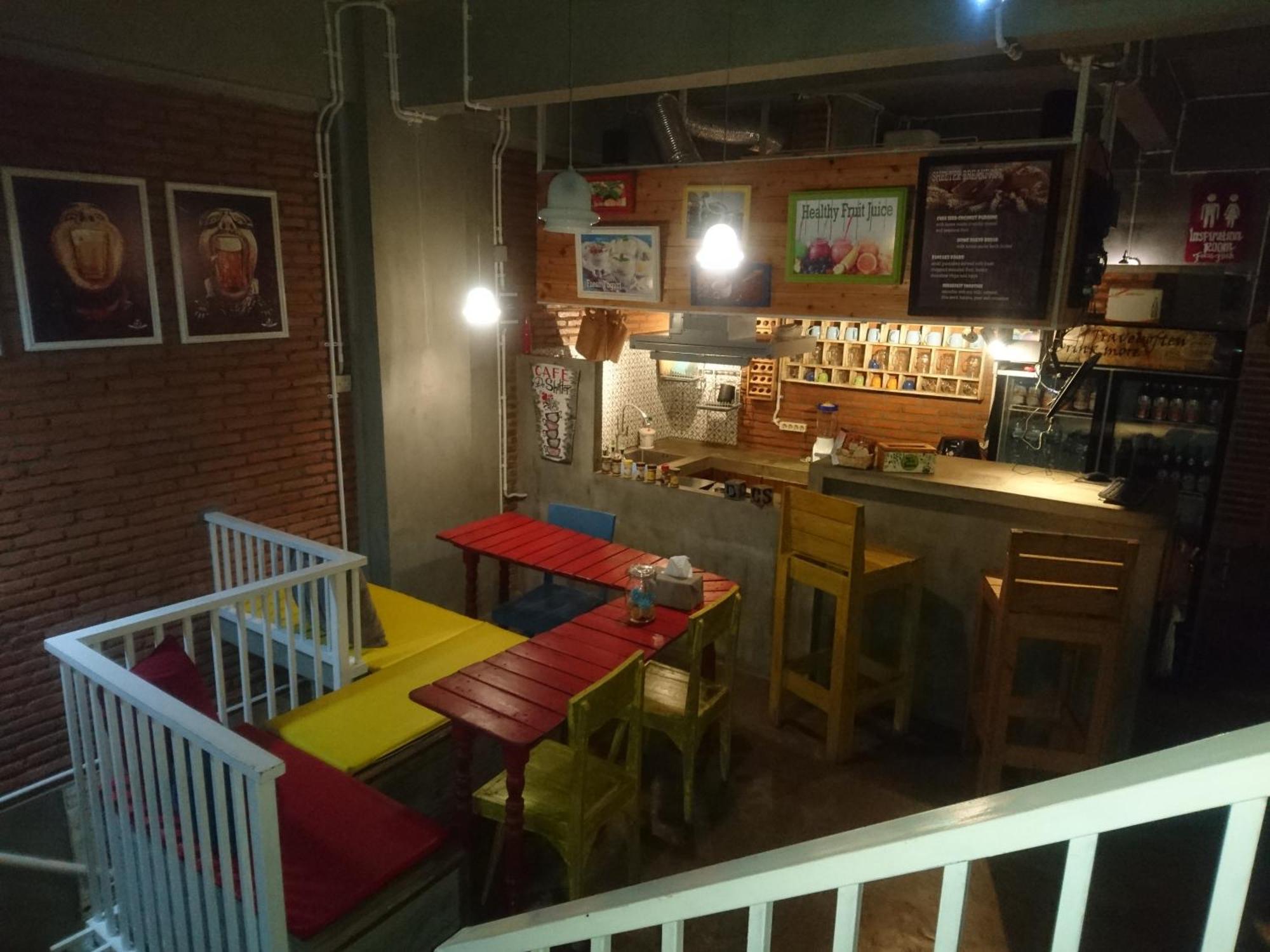 Shelter Hostel Malang Exterior photo